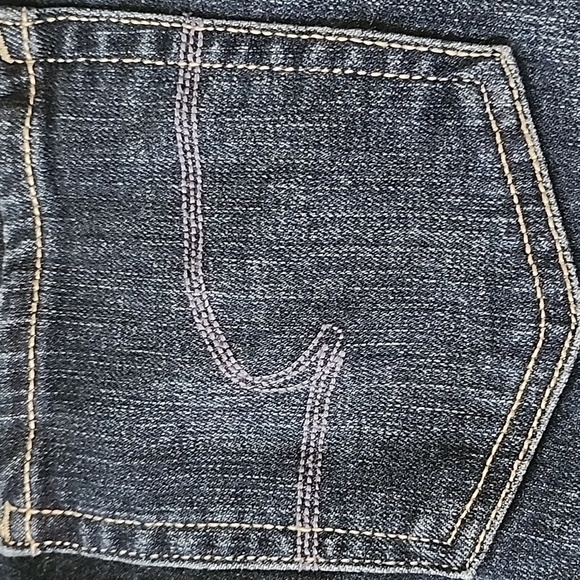 Time and Tru Mid-Rise darker wash cuffed jean shorts - Picture 4 of 9